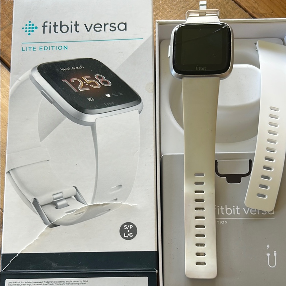 Fitbit White Smartwatch with Sleek Design and Quick-Release Bands
